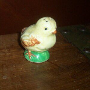 Vintage Mid Century Chick Salt Shaker Ceramic no Stopper Japan 2.25" Chicken